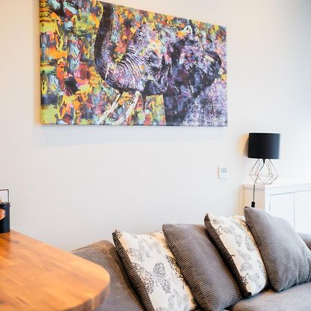 Luxurious 1 Bedroom Apartment With Secure Garden オールド・コルウィン エクステリア 写真