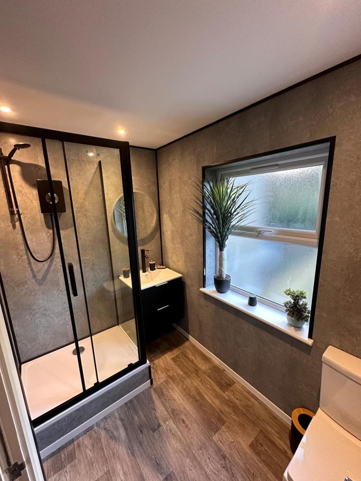 Luxurious 1 Bedroom Apartment With Secure Garden オールド・コルウィン エクステリア 写真